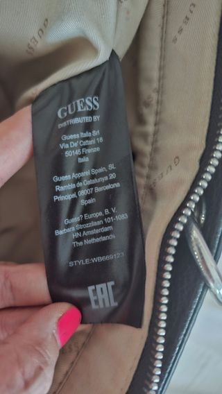 Bolso Guess Negro y Blanco con Tachuelas