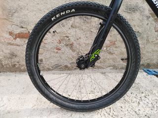 Bicicleta Dirt Jump BTWIN