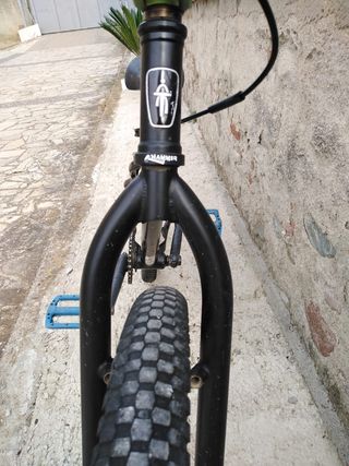 Bicicleta Dirt Jump BTWIN