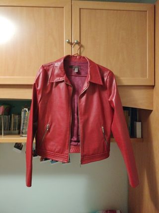 Cazadora de cuero roja