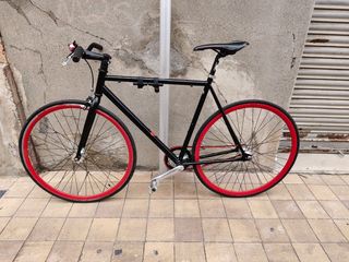 Bicicleta Fixie Negra Ruedas Rojas