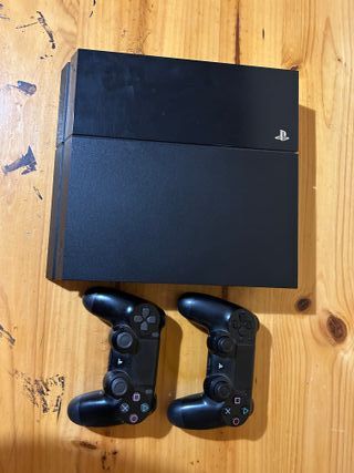 PS4 (PlayStation 4) + 2 mandos