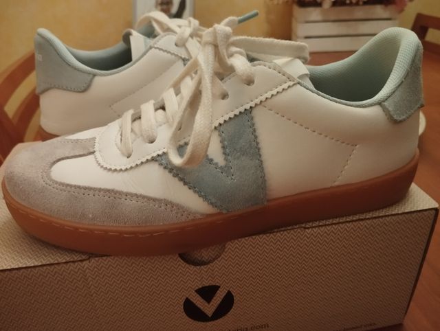 Zapatillas Victoria Mujer Blancas y Azul