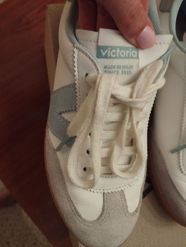 Zapatillas Victoria Mujer Blancas y Azul