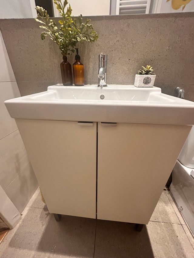 Mueble de baño con lavabo Ikea (sin grifo)