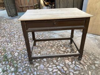 Mesa de madera antigua