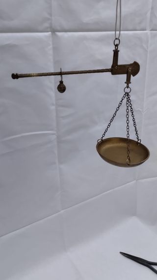 Balanza antigua de bronce