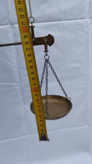 Balanza antigua de bronce