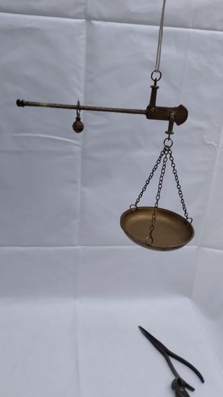Balanza antigua de bronce