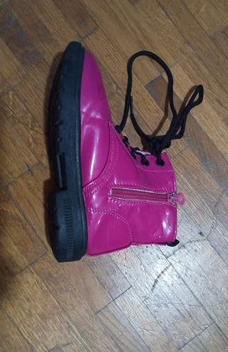 Botas rosas y negras talla. 31