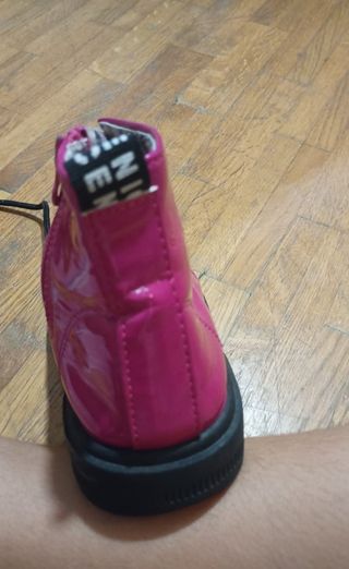 Botas rosas y negras talla. 31