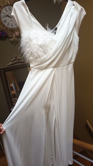 Mono blanco con plumas talla única 