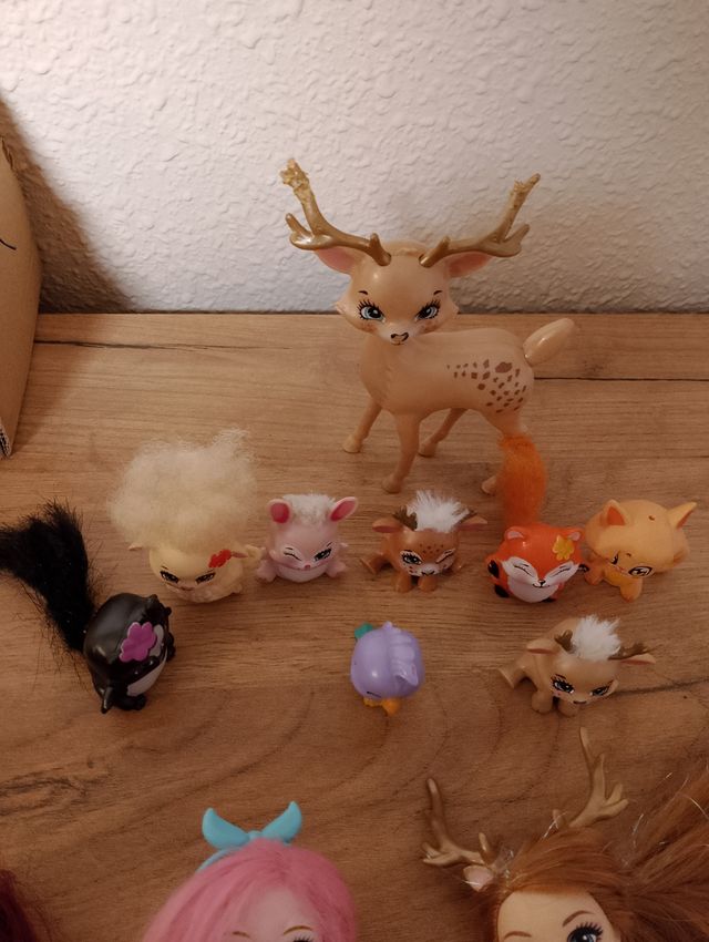 Muñecas Enchantimals y animales