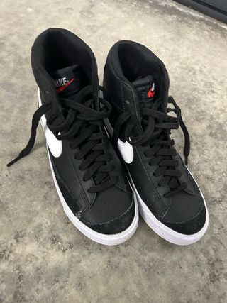 Nike Blazer Mid '77 Negro Blanco