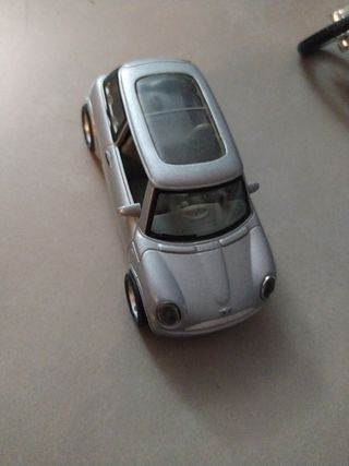 coches de juguete y moto