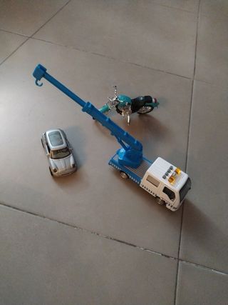 coches de juguete y moto