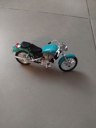 coches de juguete y moto