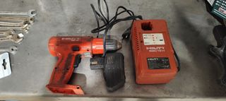 Atornillador Hilti con cargador