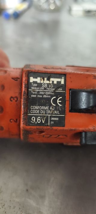 Atornillador Hilti con cargador