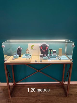 Mueble vitrina puertas, vidrios, luz y cerradura 