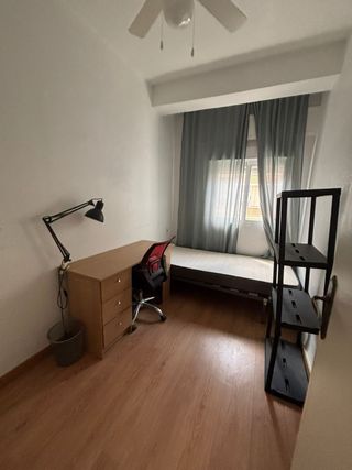 Se alquila habitación en piso compartido – Murcia