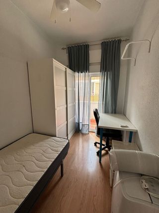 Se alquila habitación en piso compartido – Murcia
