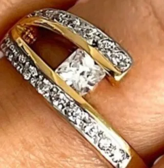 Anillo Oro 18K Victoria Circonitas Cúbicas