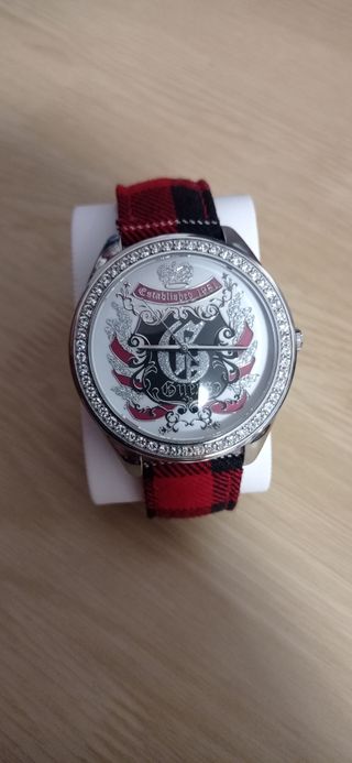 Reloj Guess con bisel de pedrería