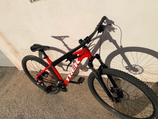 Bicicleta Trek Marlin 5 Gen 2 Roja