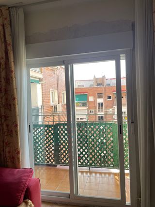 Puerta corredera aluminio blanco doble cristal
