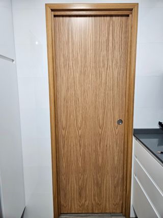 Puerta corredera de madera