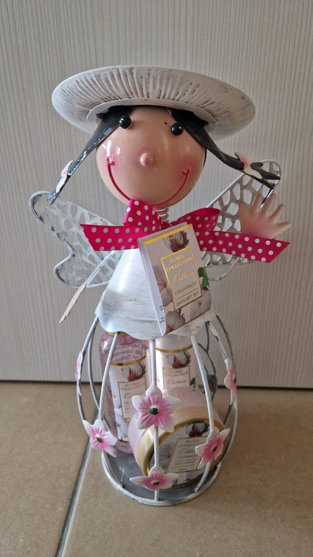 Figura Ángel Set Baño