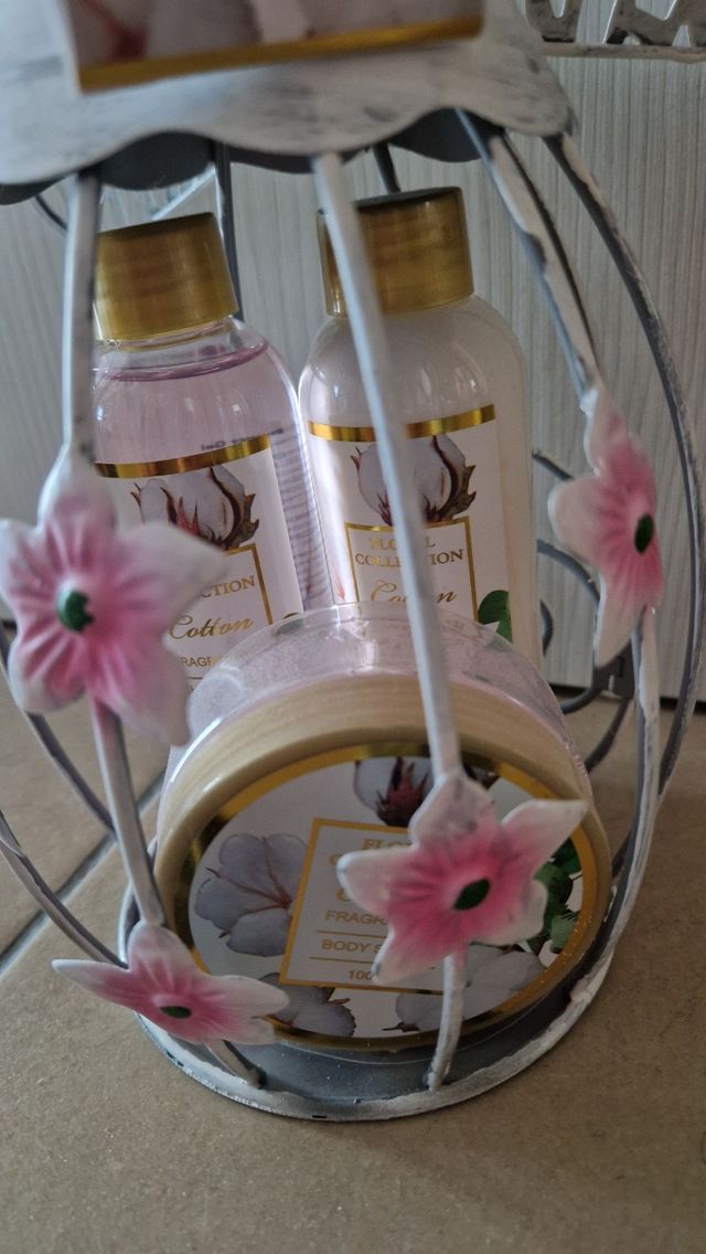 Figura Ángel Set Baño