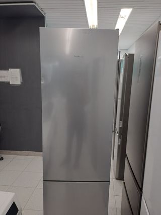 Nevera Siemens plateada 2,m nuevas con tara 