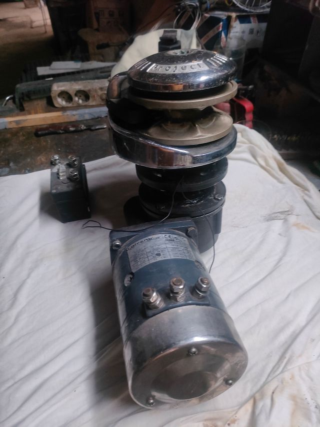 Molinete eléctrico para barco