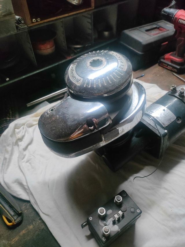 Molinete eléctrico para barco