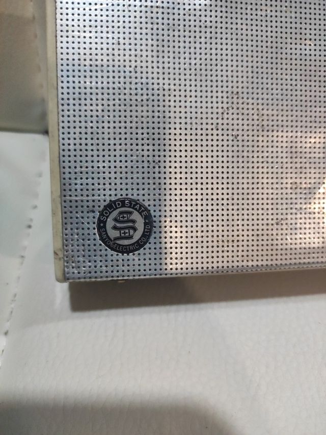 Radio Sanyo Transistor Plata para reparar
