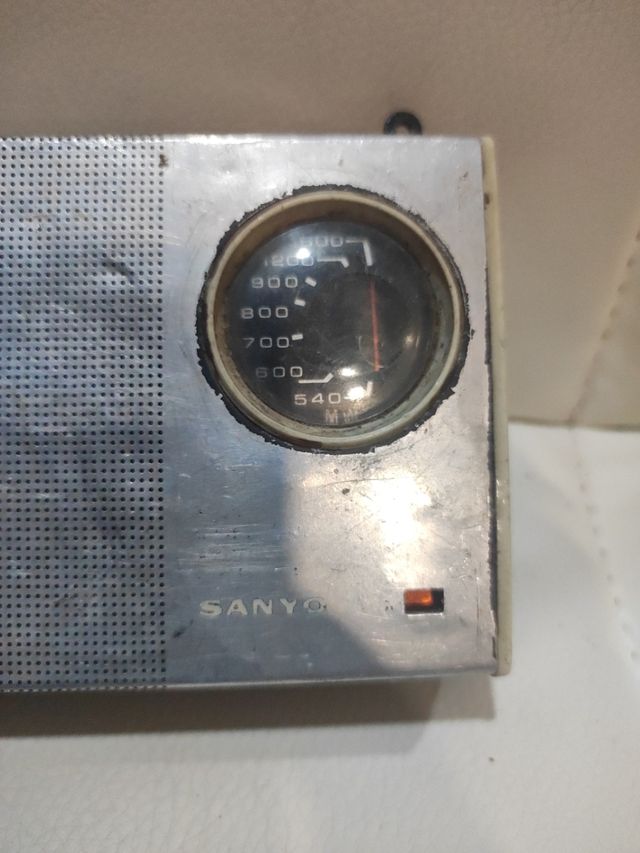 Radio Sanyo Transistor Plata para reparar