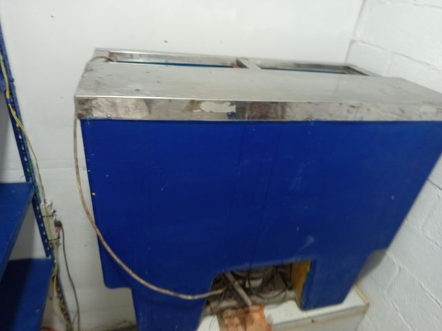 Botellero azul con motor