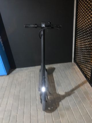 Patinete eléctrico gris