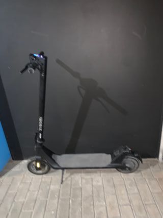 Patinete eléctrico gris