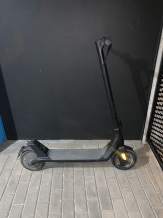 Patinete eléctrico gris