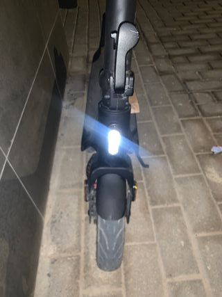 Patinete eléctrico gris