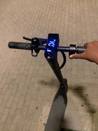 Patinete eléctrico gris