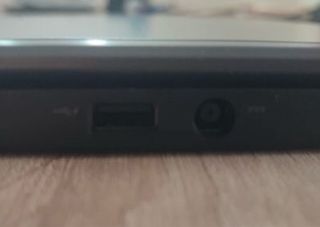 DELL Latitude E7250 - para Piezas o Reparación