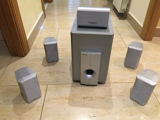 Sistema de altavoces Hitachi 5.1 con Subwoofer