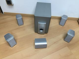 Sistema de altavoces Hitachi 5.1 con Subwoofer