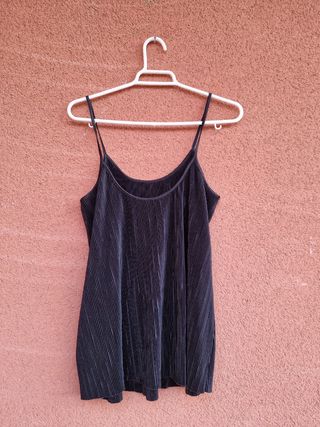 Camiseta negra sin tirantes festiva