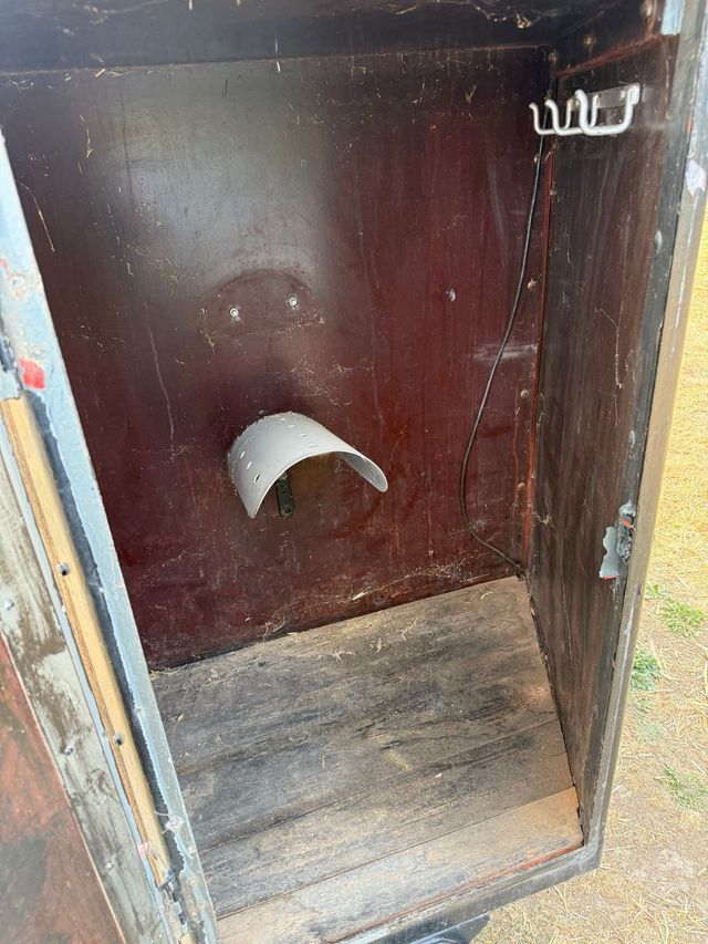 Remolque dos caballos matrícula blanca 