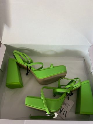 Zapatos de tacón Zara verde neón